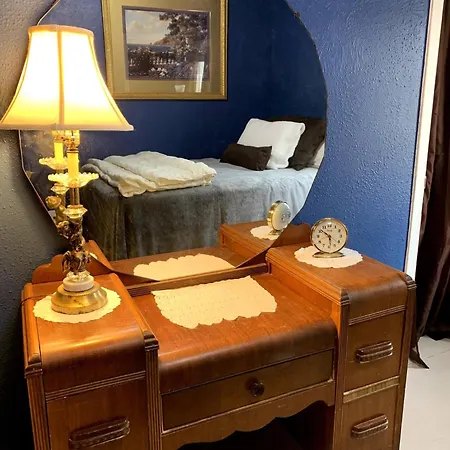 Charmer Apt In Historic River Town
